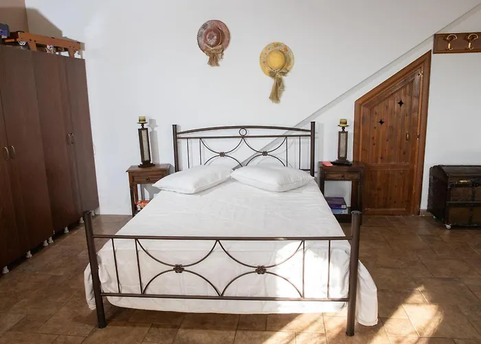Nick And Bill\'S Family House Leros