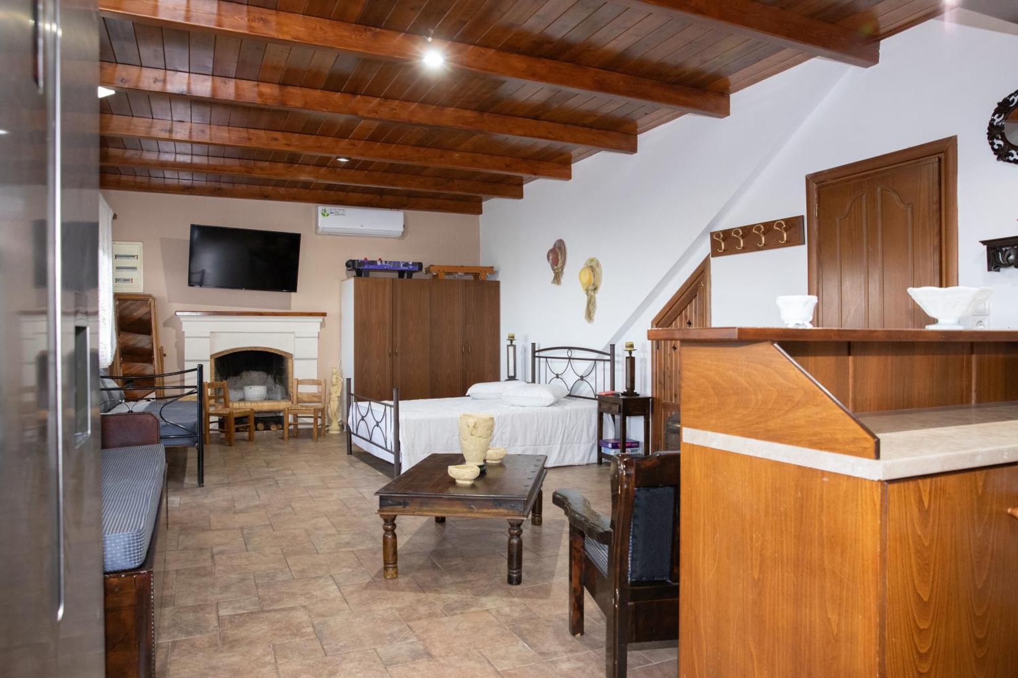 Nick And Bill's Family House Leros